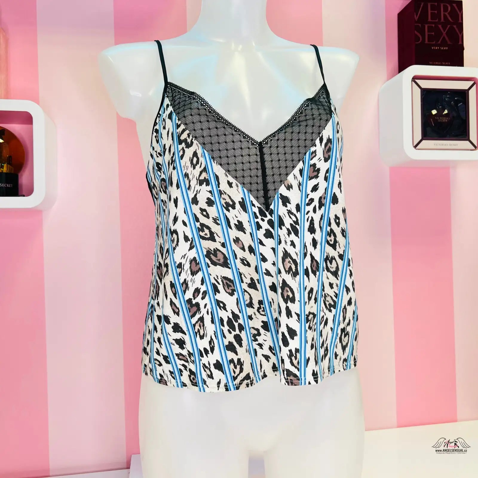 Elegantní černá košilka s geometrickým potiskem a krajkovým výstřihem od Victoria’s Secret