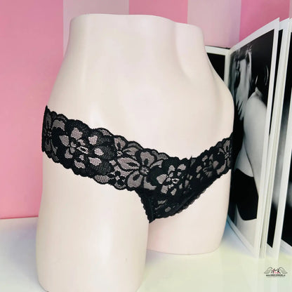 Elegantní krajkové tanga s ozdobným šněrováním v černé květinové krajce