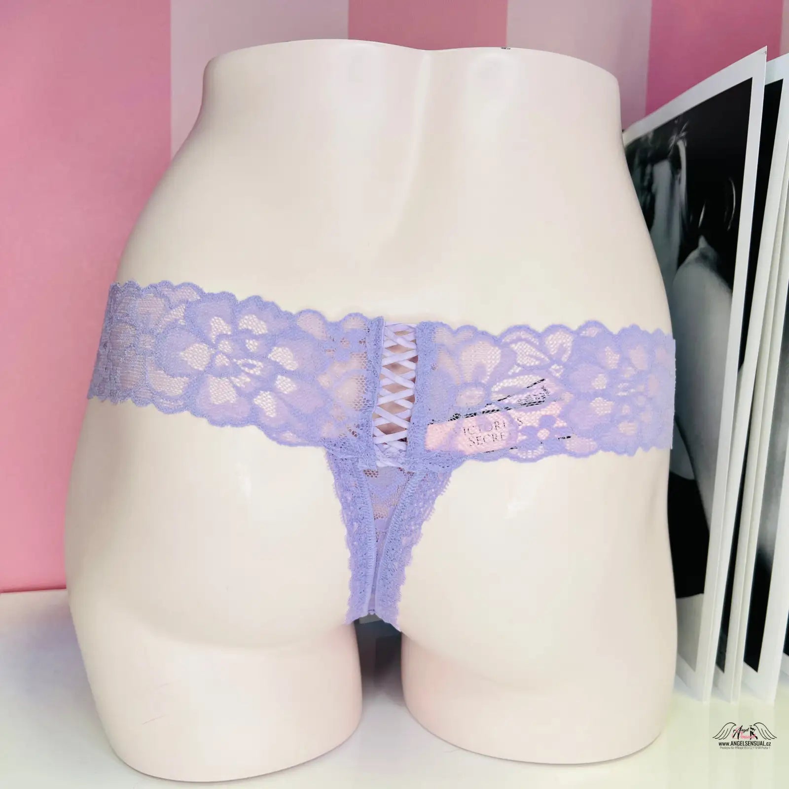 Lavender krajková tanga s ozdobným šněrováním Elegantní Krajkové Tanga