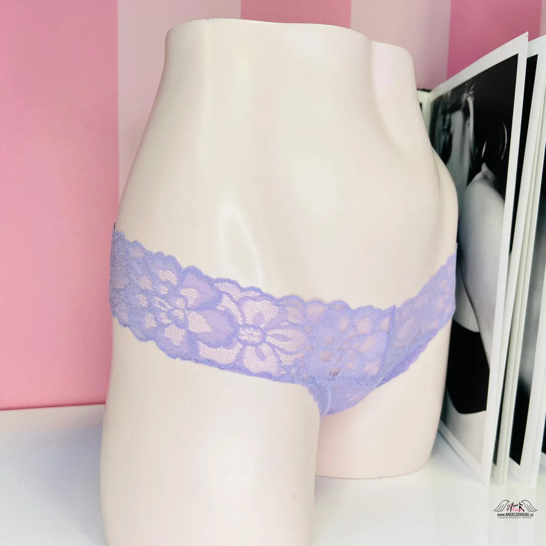 Lavandové krajkové tanga s ozdobným šněrováním Elegantní Krajkové Tanga