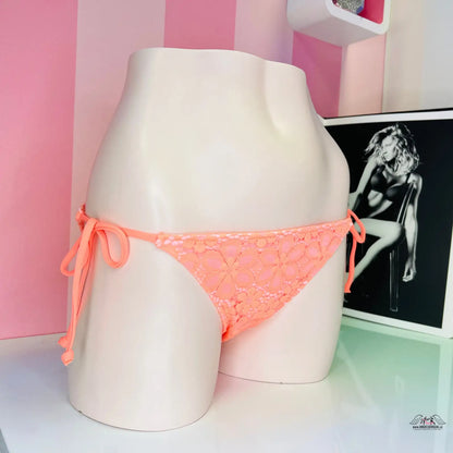 Růžový krajkový spodní díl plavek Victoria’s Secret pro elegantní vzhled