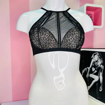 Černá krajková halter braletka od Victoria’s Secret pro elegantní styl
