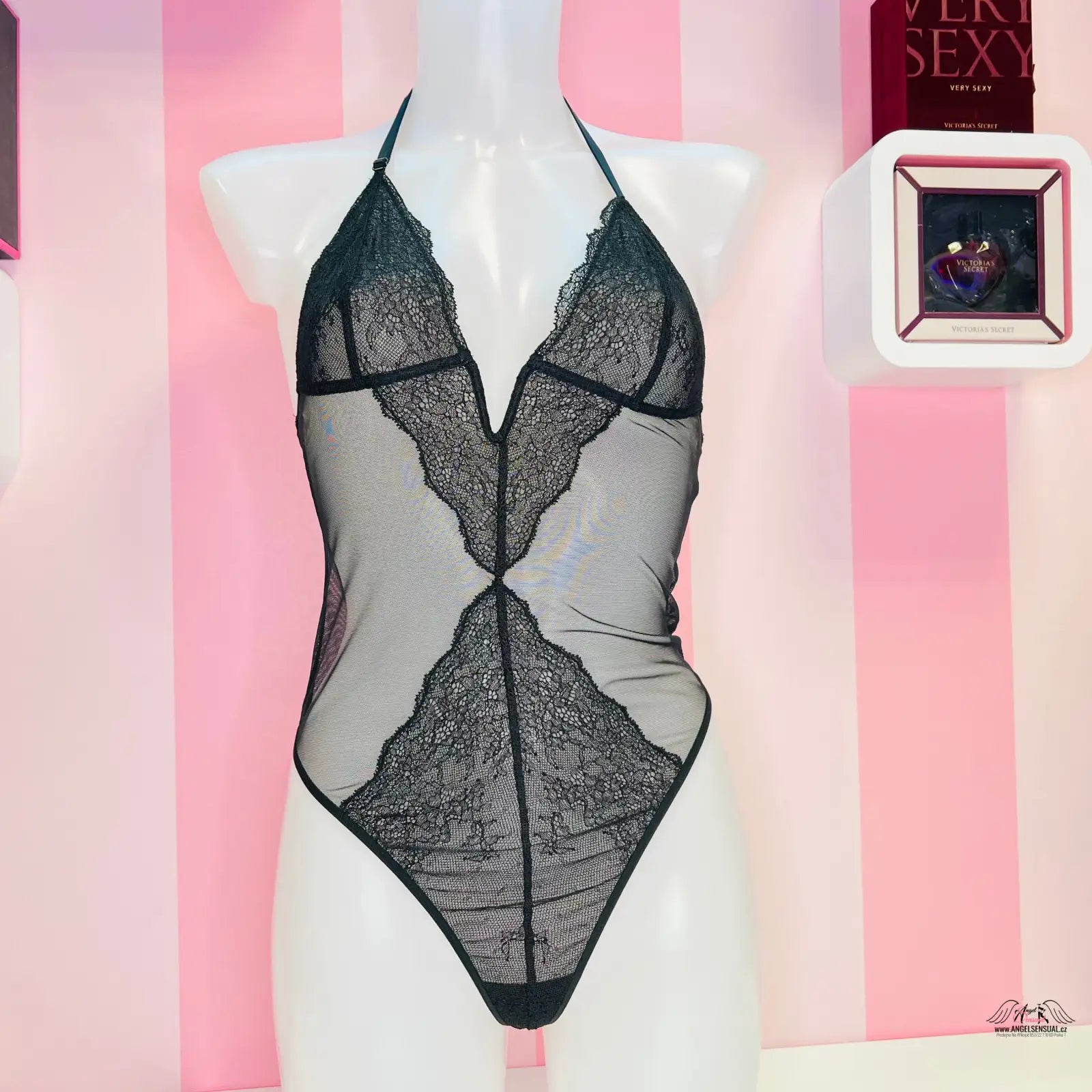 Černé krajkové a síťované body s hlubokým výstřihem pro elegantní styl