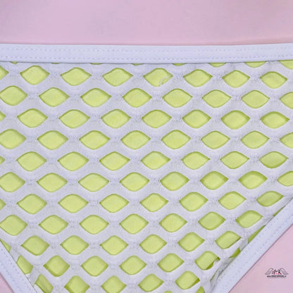 Bílé spodní prádlo s žlutým diamantovým vzorem od Victoria’s Secret