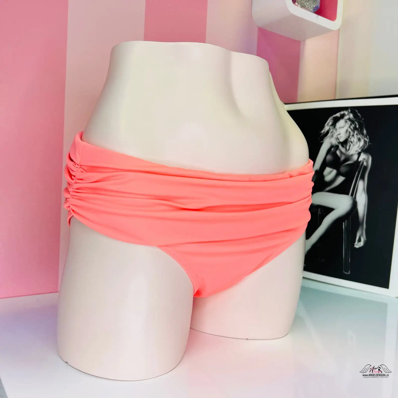 Růžové plavky Elegantní Plážový Styl s Řasením pro každou postavu