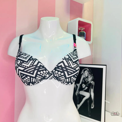Elegantní černobílá podprsenka s vzorem pro sebevědomí a styl