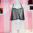 Černý halter crop top s rybářskou sítí pro elegantní vzhled