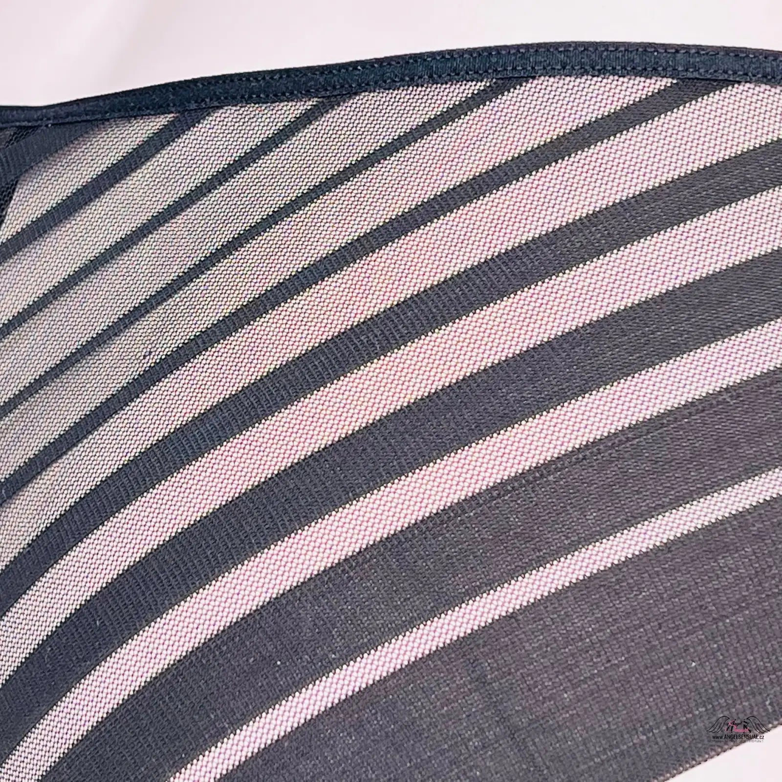 Průhledná pruhovaná tkanina na Elegantní Spodní Prádlo Cheeky s Lehkou Síťovinou