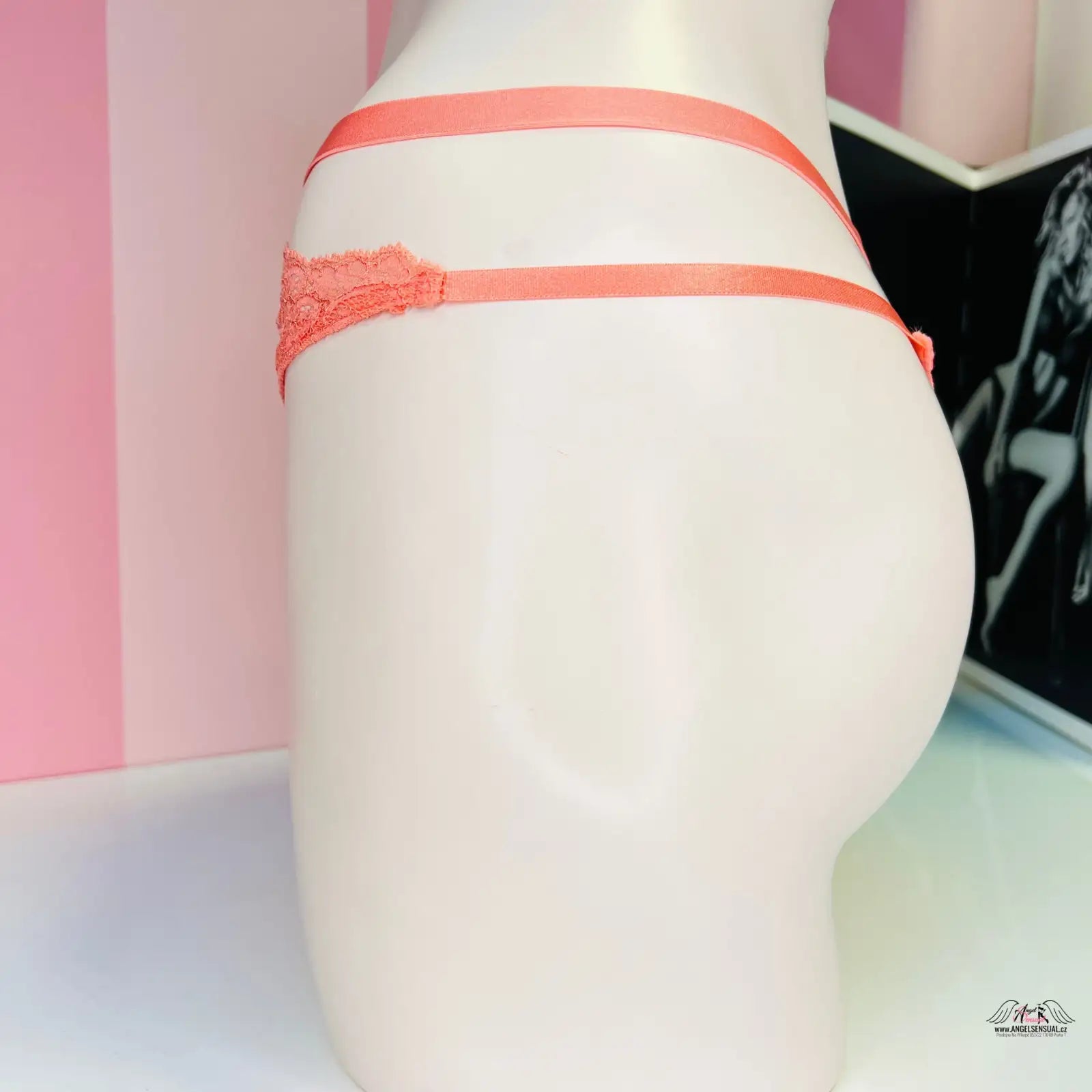 Růžová krajková tanga od Victoria’s Secret pro elegantní styl a pohodlí
