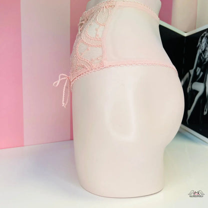 Růžové krajkové tanga Victoria’s Secret kombinující styl a komfort