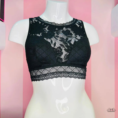 Detailní záběr na manekýn s černou podprsenkou Exkluzivní Braletka Agent Provocateur