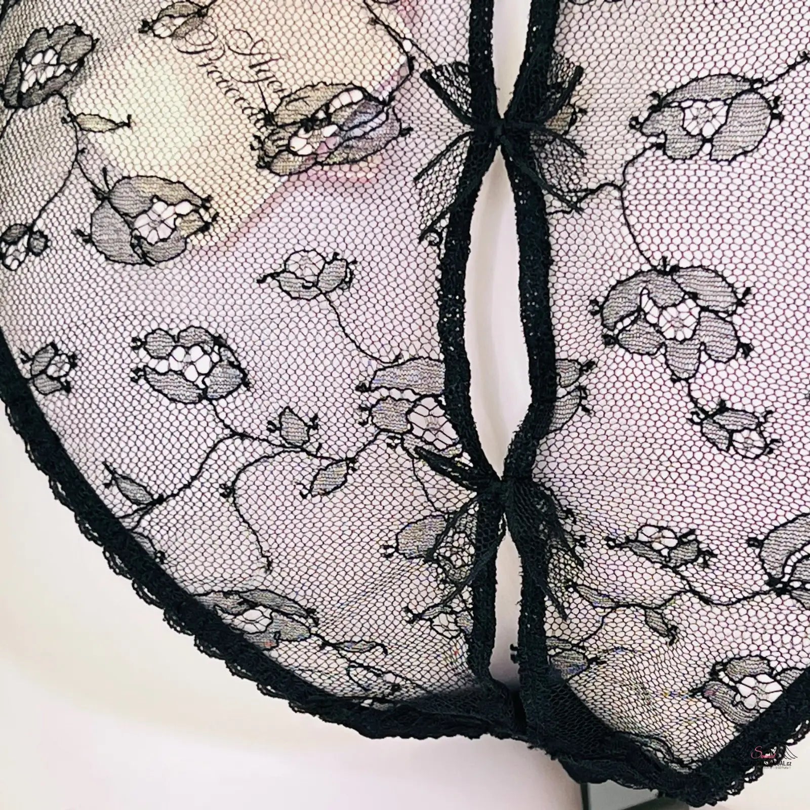 Černé květinové krajkové spodní prádlo Exkluzivní kalhotky s elegantním zavazováním