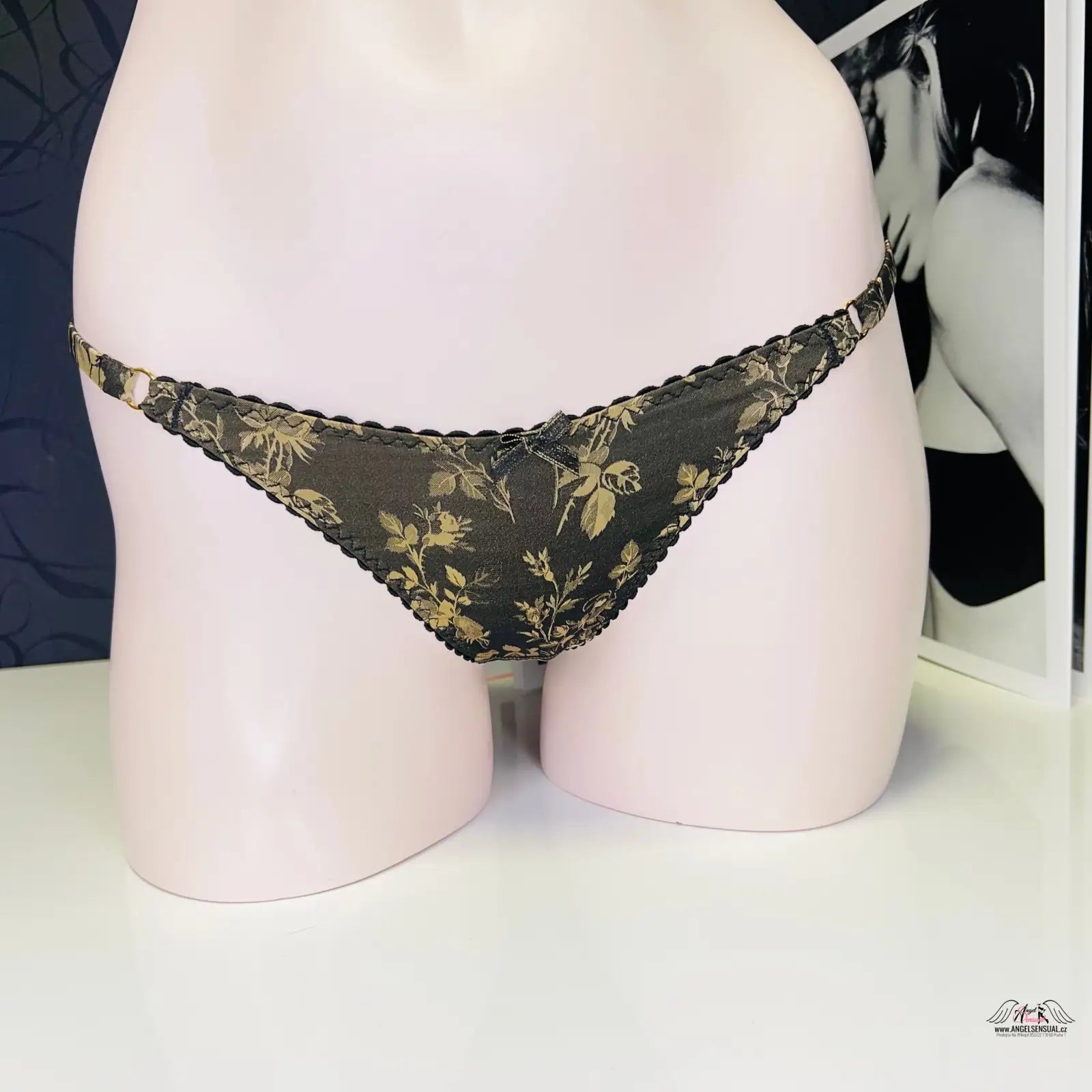 Elegantní tanga Leoni Black and Gold kombinující luxus a sofistikovanou krásu