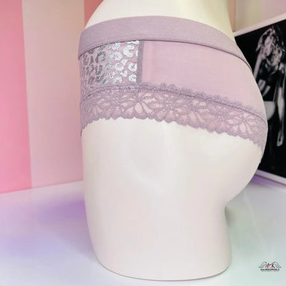 Lilac krajkové kalhotky PINK s tygrovaným vzorem v brazilském stylu