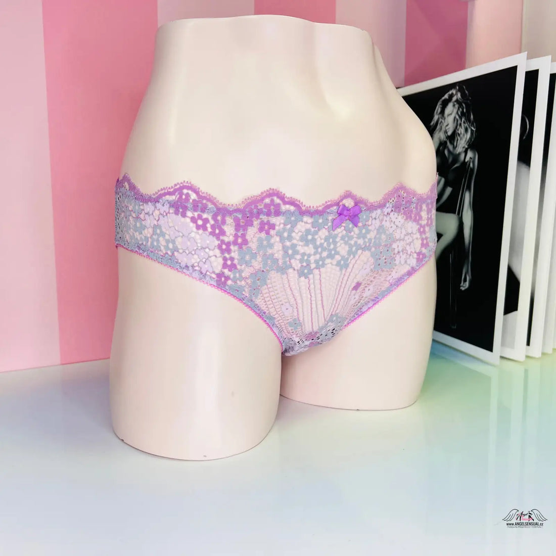 Pale mannequin torso in purple lace underwear from Fialová elegance collection
