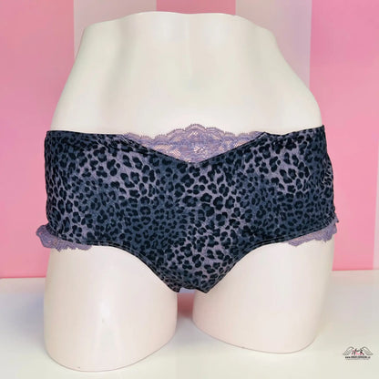 Šedé leopardí prádlo s fialovou krajkou z kolekce Gepardi Cheeky Elegantní Prádlo