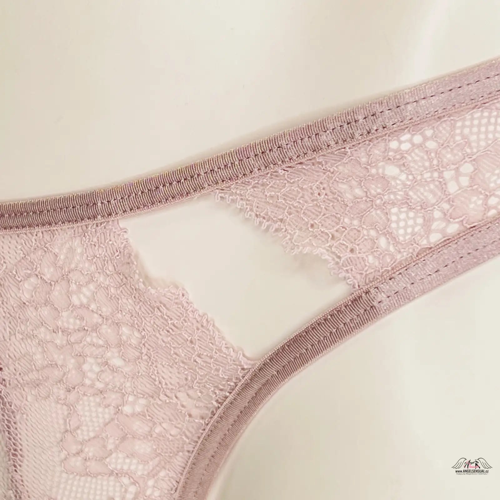 Růžová podprsenka s krajkovým detailem z kolekce Intimissimi Luxusní Celokrajková Tanga