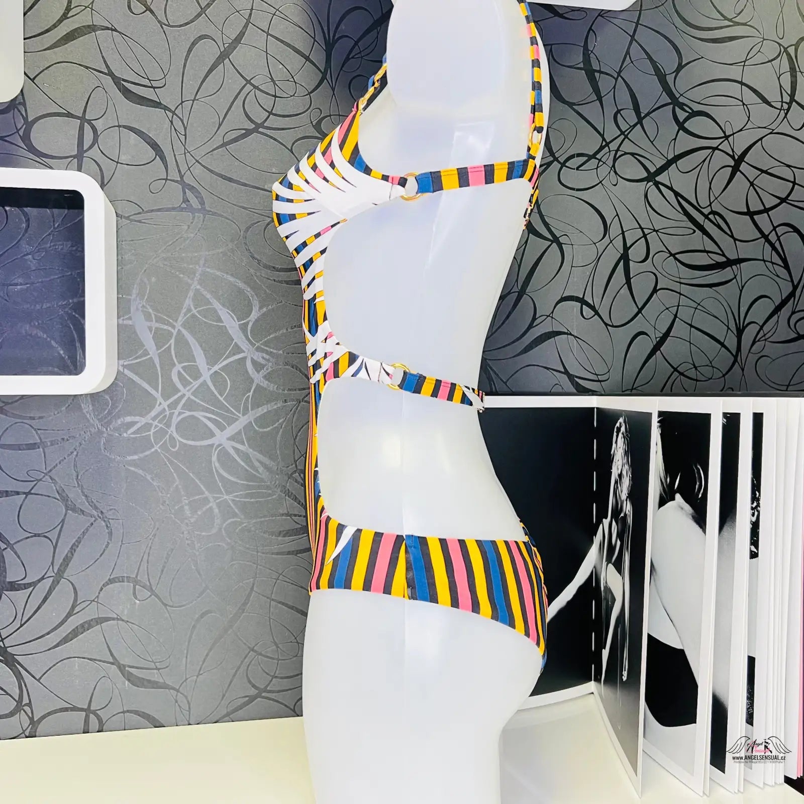 Jednodílné pruhované plavky Malisa pro moderní ženy s elegantním stylem