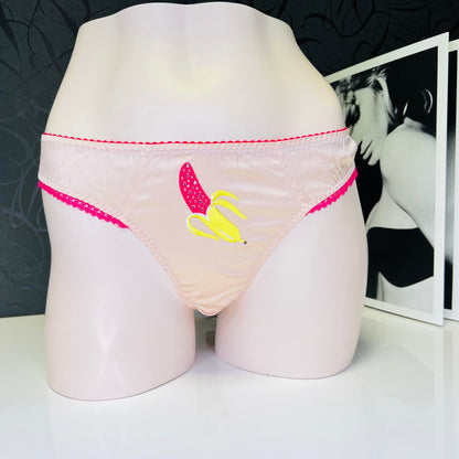 Luxusní kalhotky bananarama Agent Provocateur s růžovou barvou a banánovým motivem