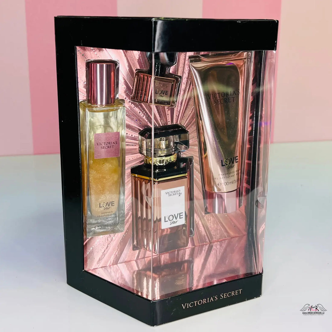 Victoria’s Secret Love Gift Set v kolekci Love Star, jiskřivá bedýnka naplněná ovocným květinovým dárkem a roztomilým mini