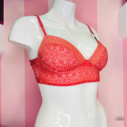 Krajkový červený top od Victoria’s Secret s elegantním designem