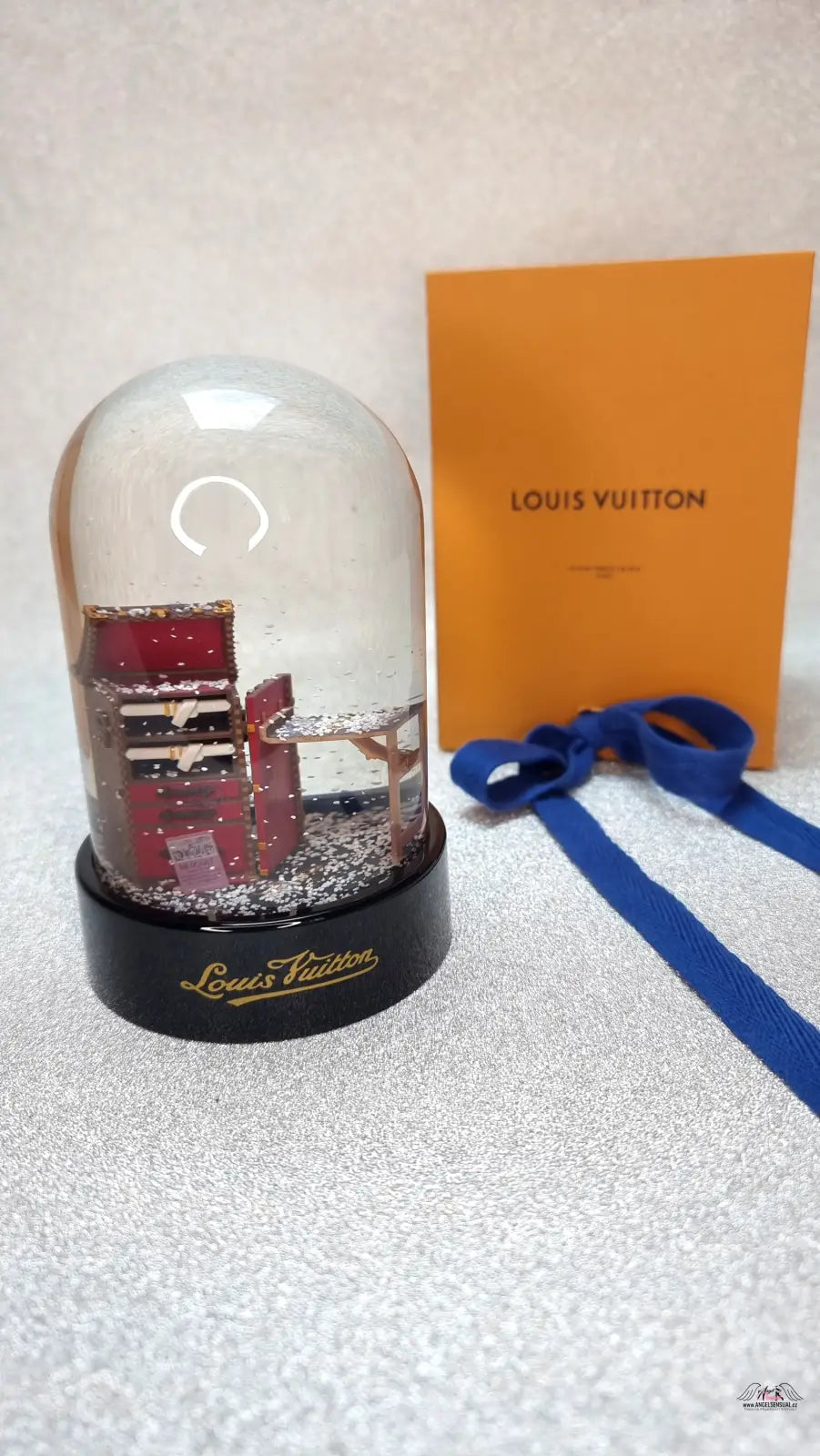 Louis Vuitton koule louis vuitton limitovaná koule louis kufrem stokowski na výstavě