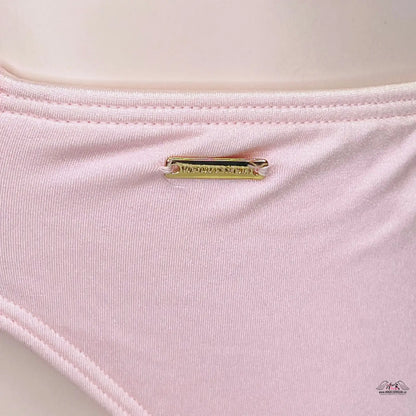 Růžové plavkové dno s zlatým štítkem od Victoria’s Secret Luxus a elegance