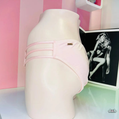Růžové bikini spodky z kolekce Luxus a elegance od Victoria’s Secret