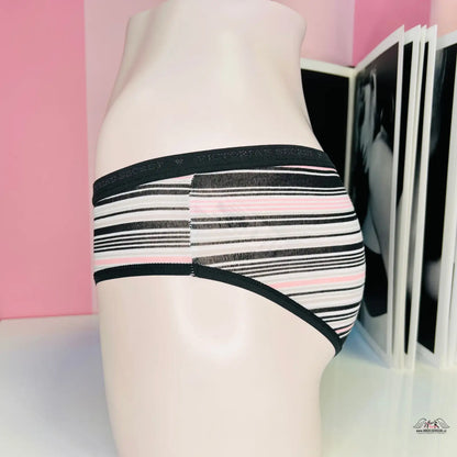 Pruhované bikini kalhotky na manekýně v Luxusní Barevné Kalhotky