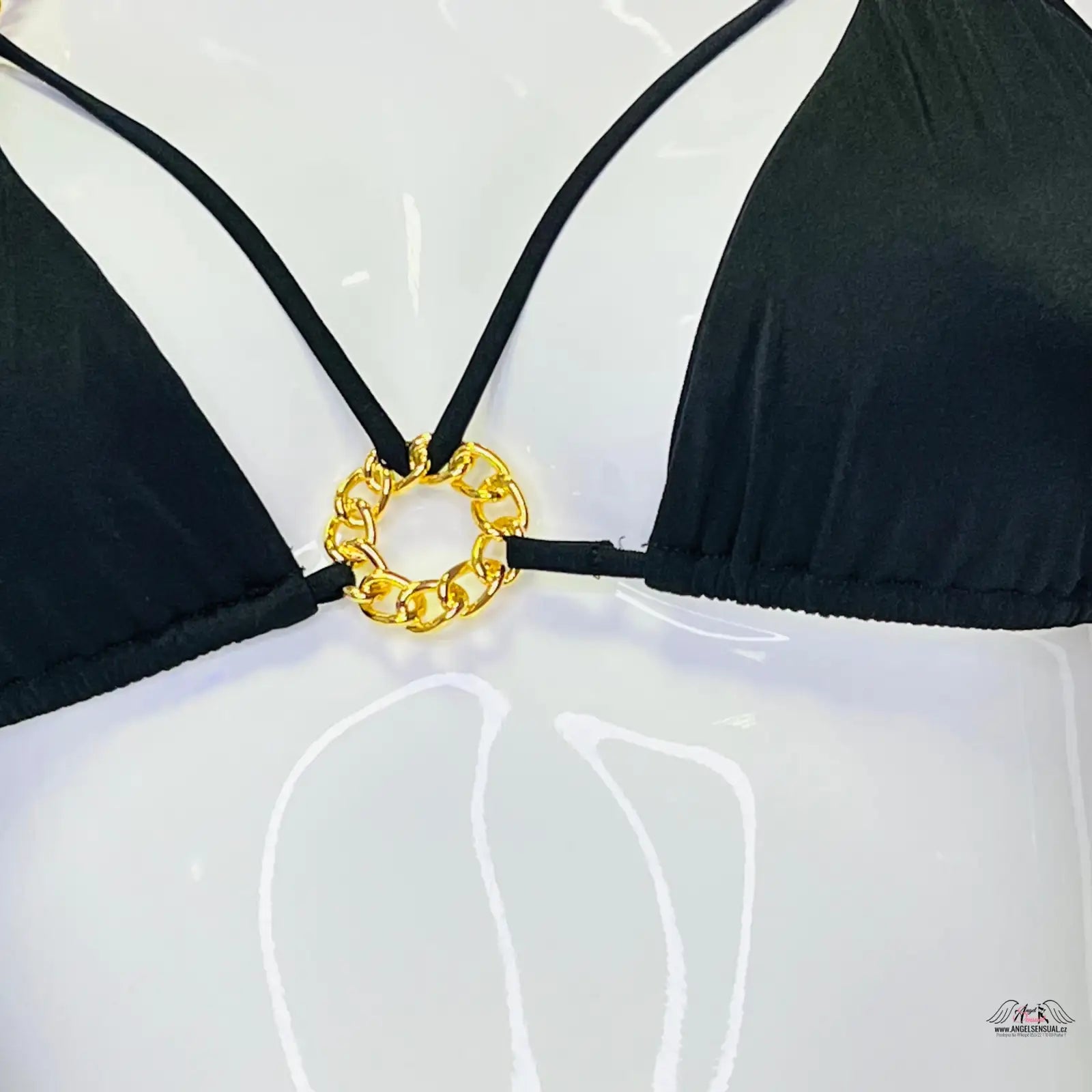 Černý bikiny top s zlatým řetízkovým spojem mezi košíčky od Agent Provocateur