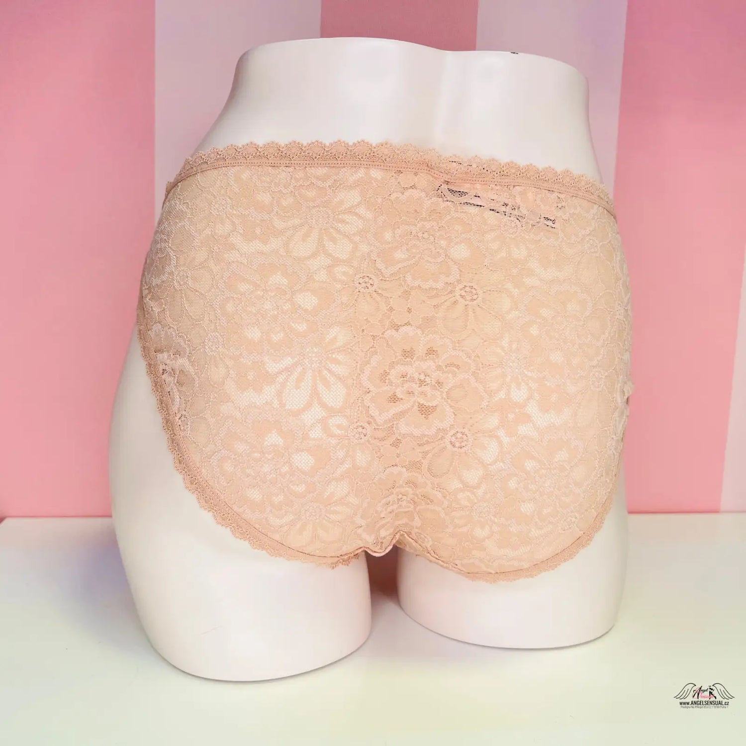 Růžové krajkové kalhotky Luxusní celokrajkové pro eleganci a komfort v každodenním nošení