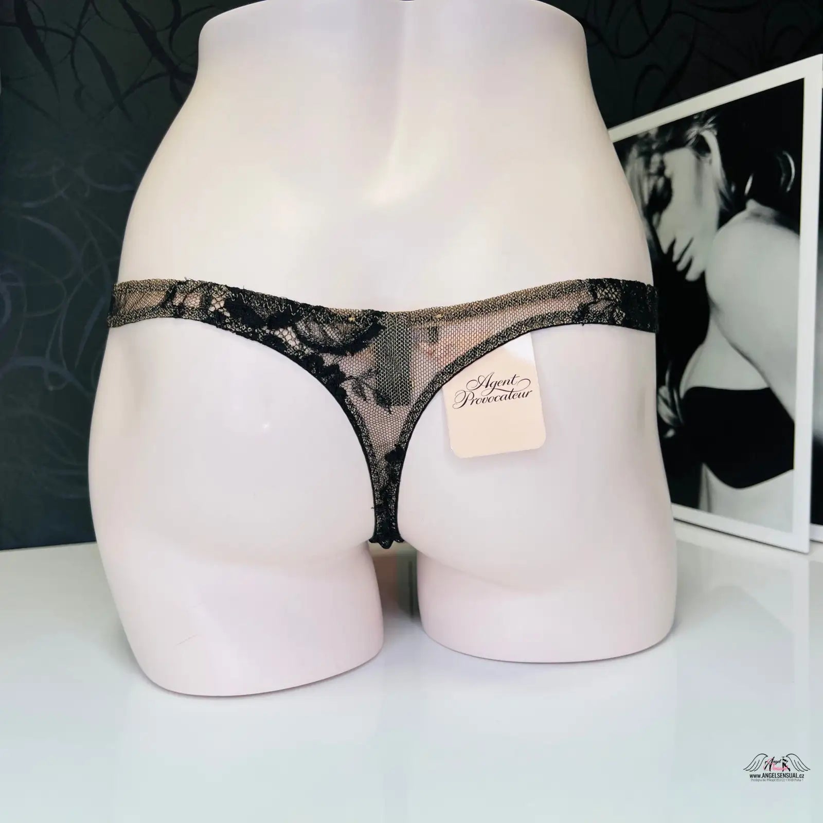 Luxusní černá krajková tanga Adelia, elegantní a svůdné spodní prádlo