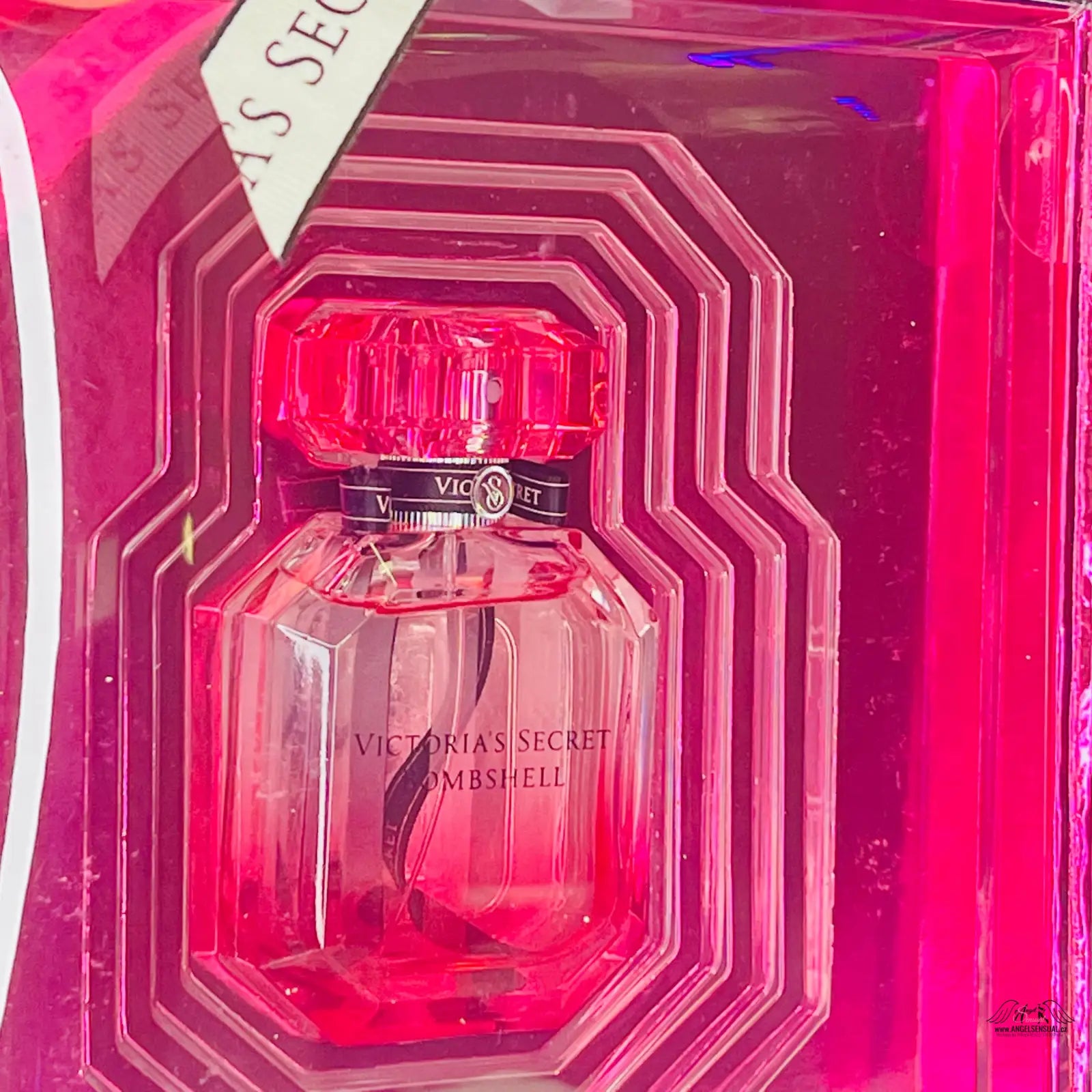 Růžový parfém Bombshell od Victoria’s Secret v luxusním cestovním balíčku