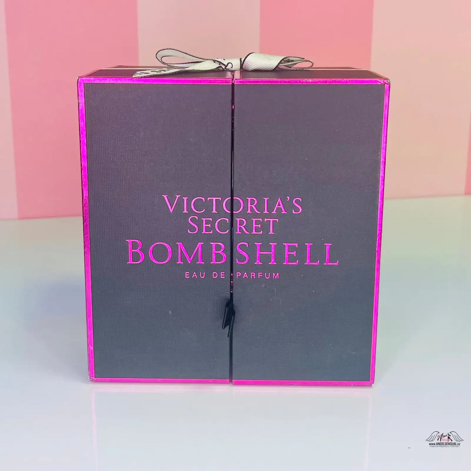 Kovová krabička parfému Victoria’s Secret Bombshell v Luxusním cestovním balíčku