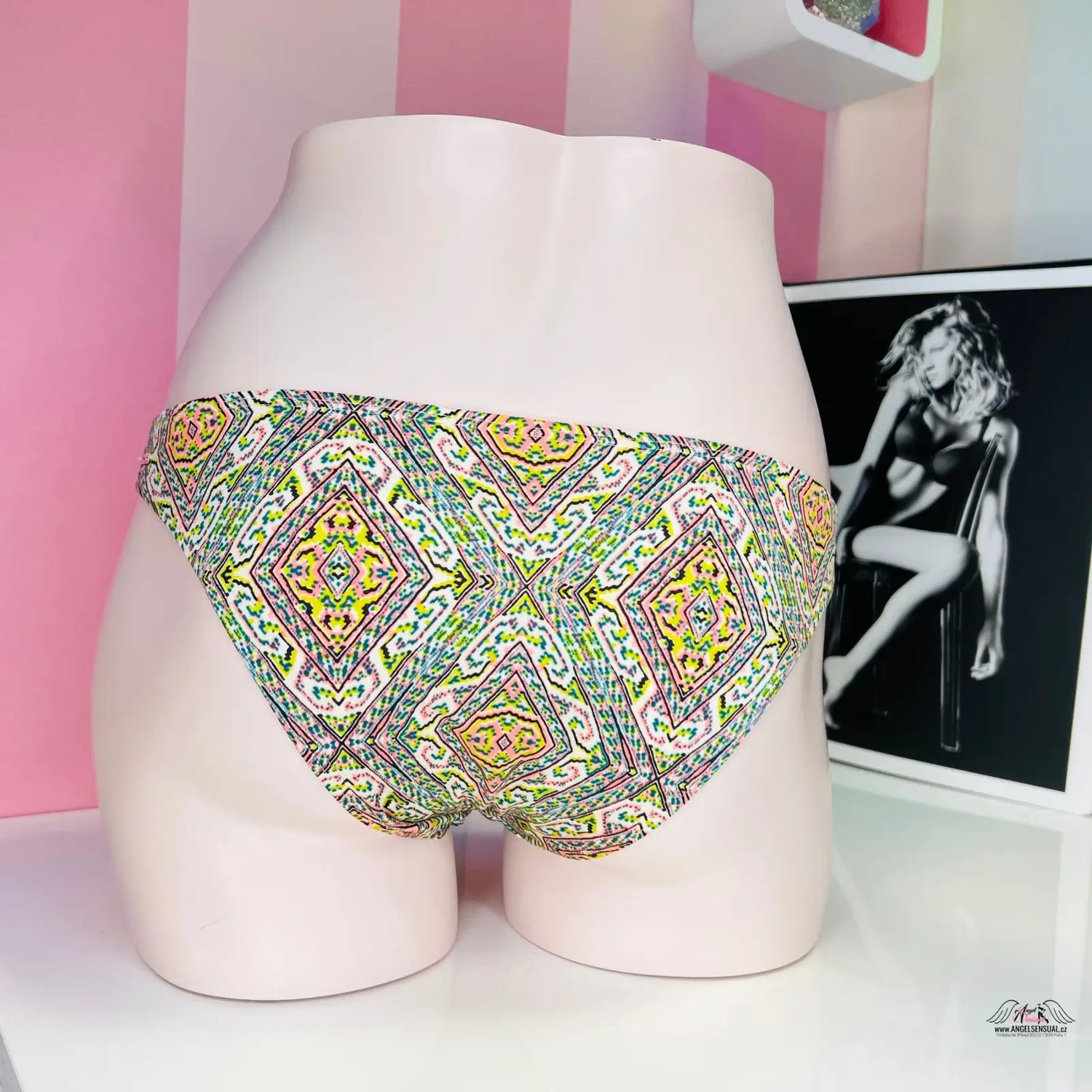 Bikini spodní díl s kovovým zdobením a vzorovaným designem Luxusní Elegance
