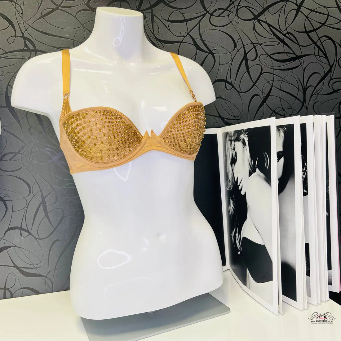 Bejeweled tan bralet on mannequin from Luxusní Elegance Zlatem: Astra od Agent Provocateur