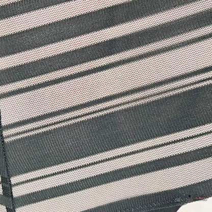 Detailní pohled na černobílou pruhovanou látku Luxusní Kalhotky