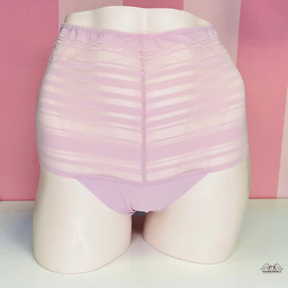 Žena v růžových kalhotkách Luxusní Kalhotky s dokonalou elegancí a smyslností
