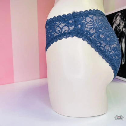 Námořnické krajkové kalhotky s květinovým vzorem pro elegantní a smyslné okamžiky