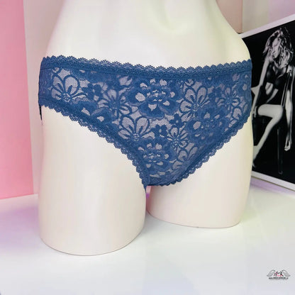 Modré krajkové bikini kalhotky s květinovým vzorem z Luxusních Kalhotek