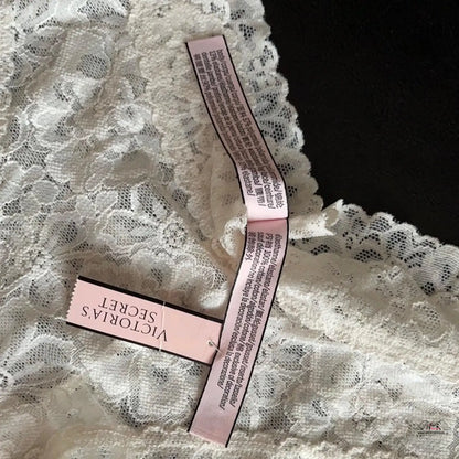 Bílá krajková šaty s růžovou etiketou, Luxusní kalhotky pro každodenní eleganci