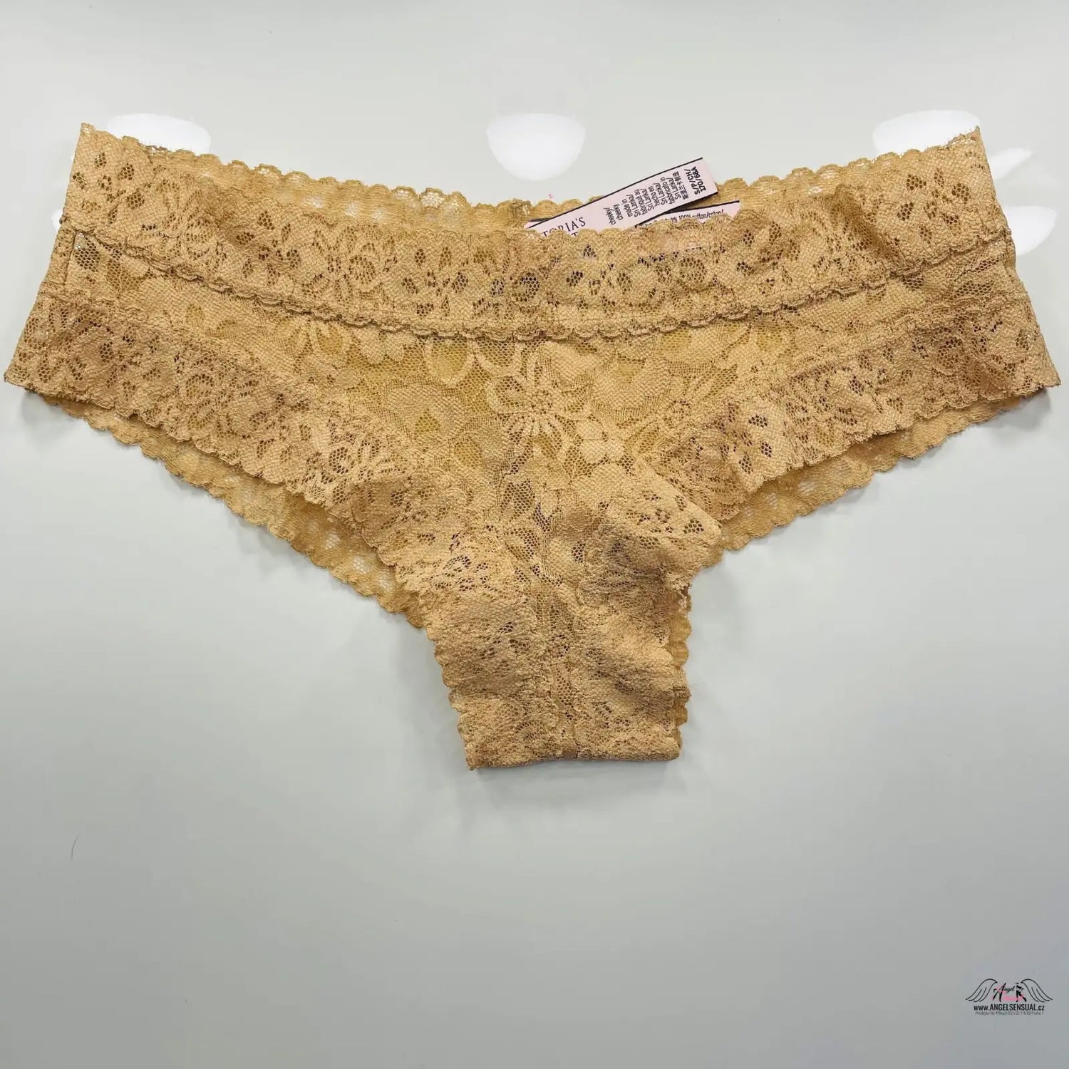 Luxusní kalhotky s krajkovým páskem a elegantním vzorem na spodní části