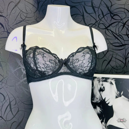 Černá krajková podprsenka Luxusní Krajková Podprsenka Love s delikátní elegancí