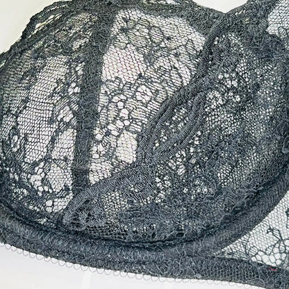 Černá krajková podprsenka Luxusní Krajková Podprsenka Love s Delikátní Elegancí