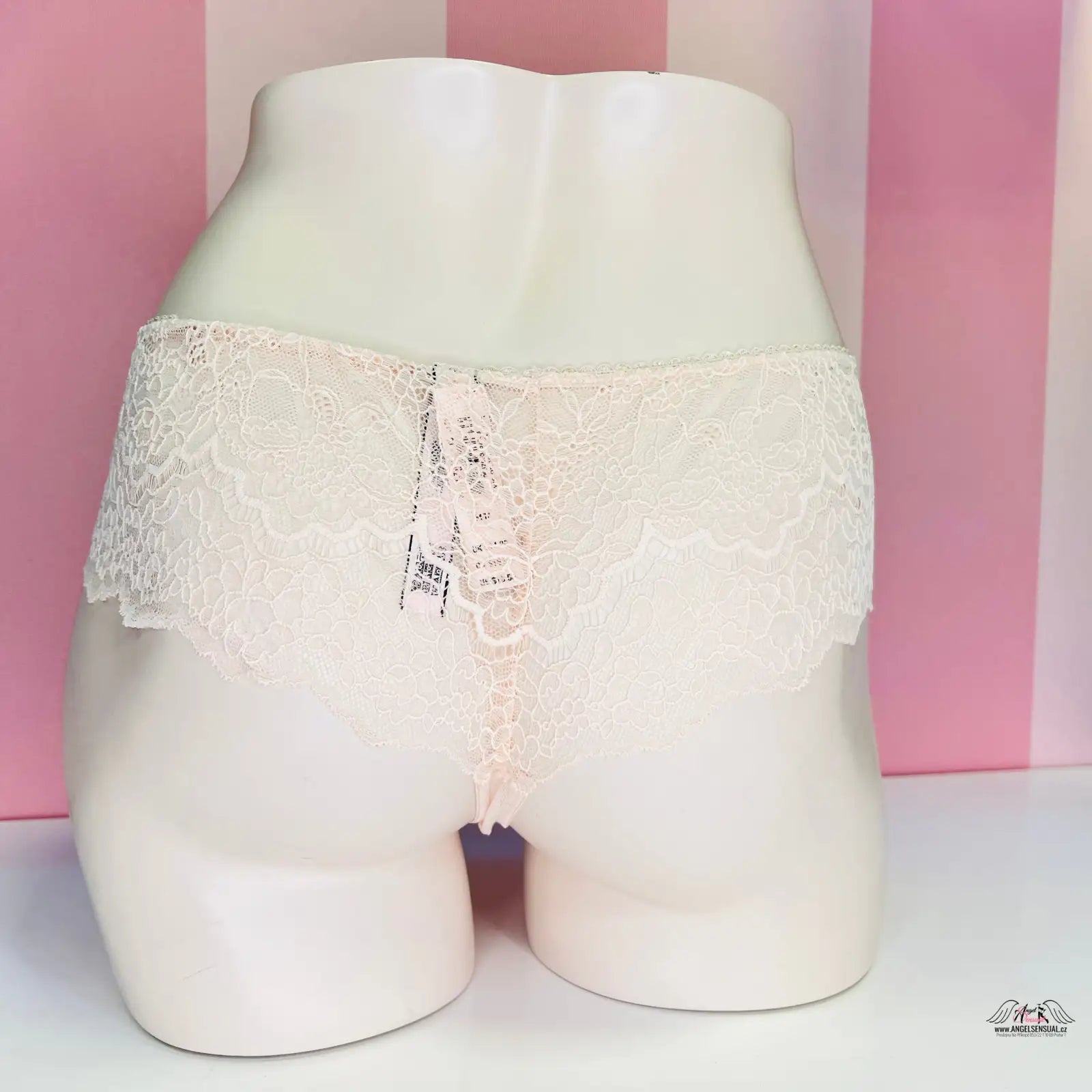 Bílé krajkové spodní prádlo na manekýně pro elegantní pohodlí
