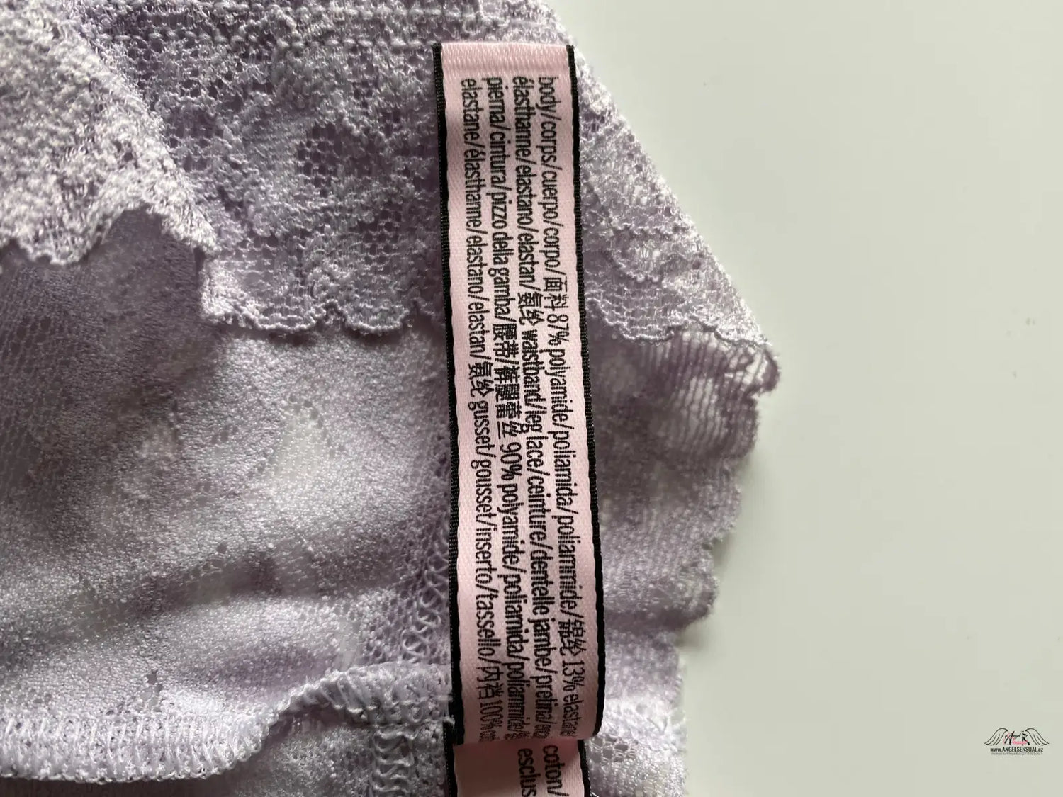 Šedé krajkové brazilky s štítkem péče, elegantní a smyslné, Luxusní Krajkové Brazilky