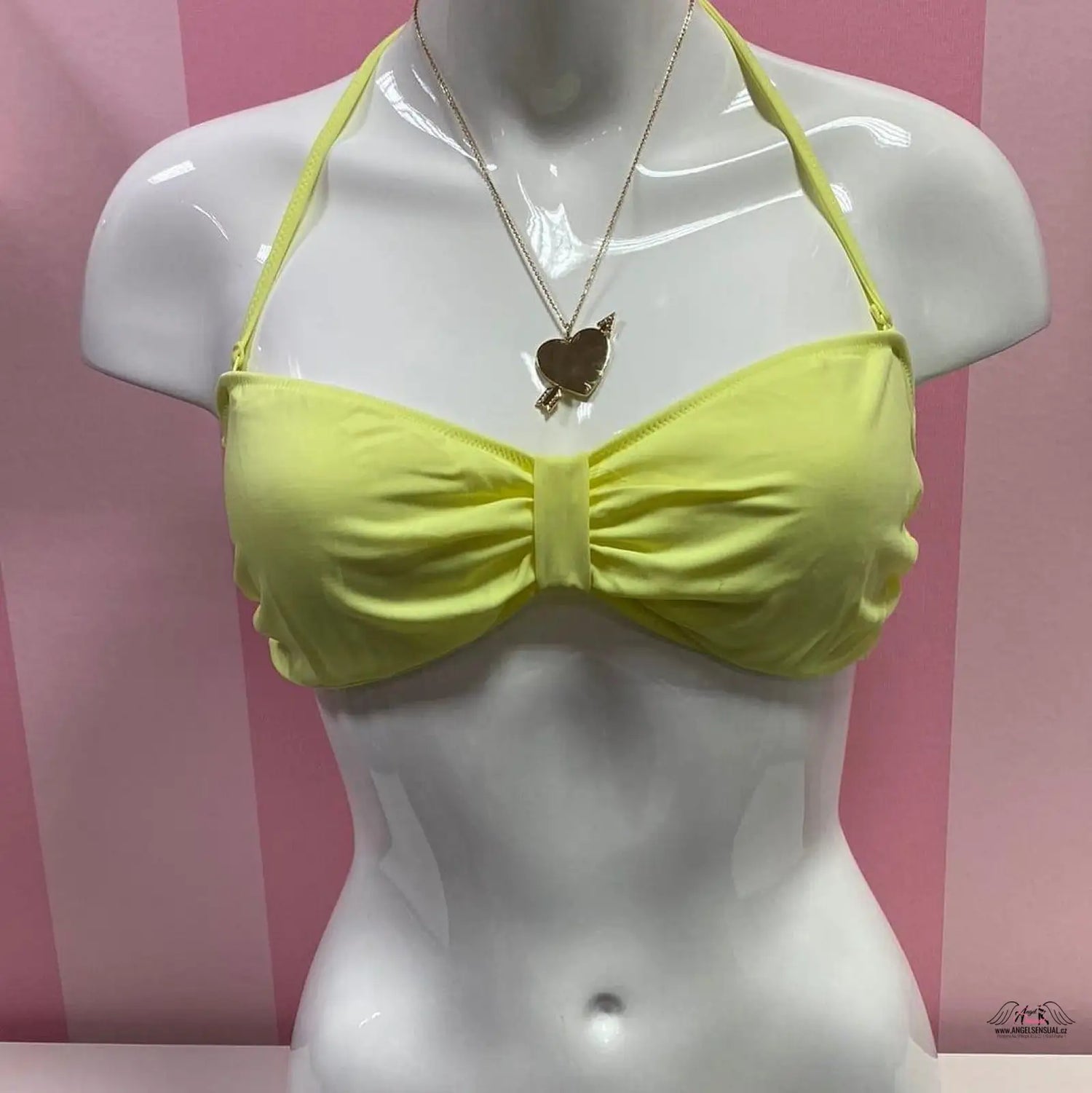 Žlutý bandeau plavkový top s náhrdelníkem ve tvaru srdce od PINK