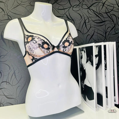 Krajková podprsenka Agent Provocateur Janie s květinovým vzorem na figuríně