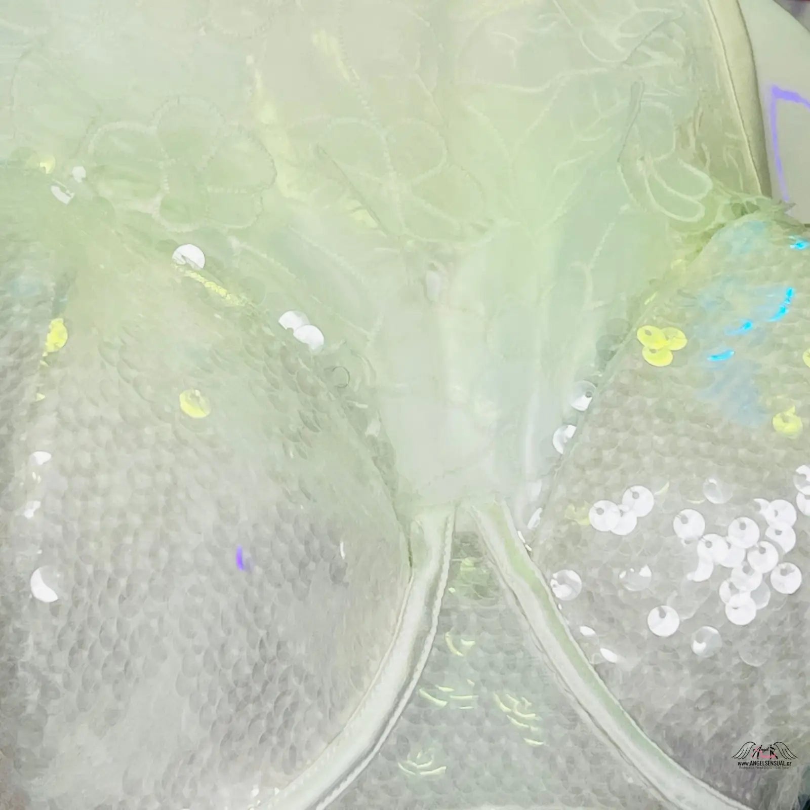 Pale green tulle fabric with iridescent sequins for Luxusní Podprsenka s Vyšíváním