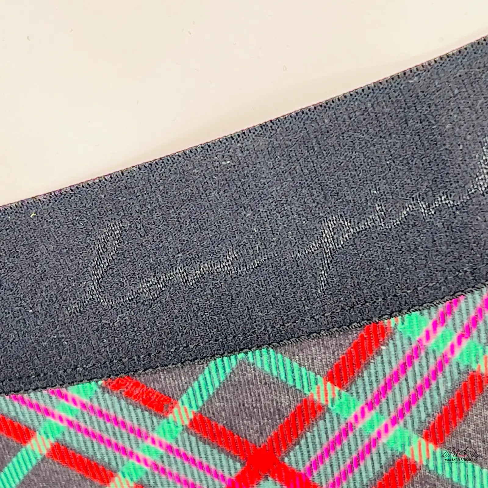 Kostkované spodní prádlo s elastickým pasem od PINK pro komfort a styl